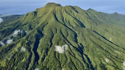 visuel drone de la montagne pelée