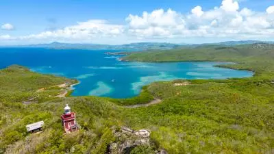 visuel drone de la presqu'île de la caravelle