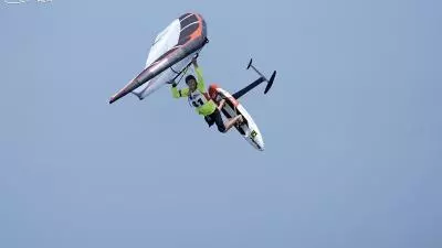 wing foil dans les air en Martinique