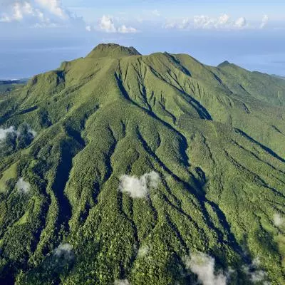 visuel drone de la montagne pelée