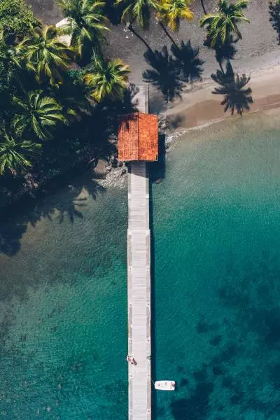 photo drone du ponton de l'anse noire Martinique