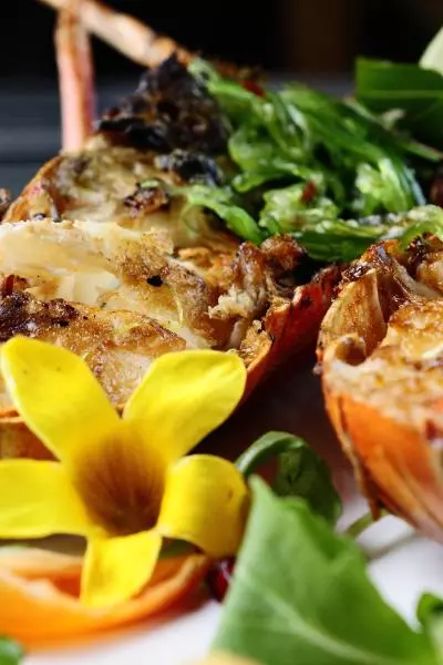 photo d'un plat de langouste