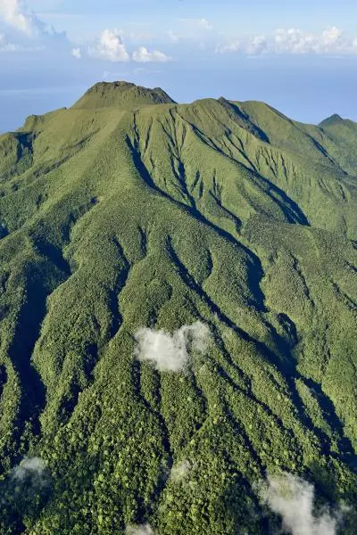 visuel drone de la montagne pelée