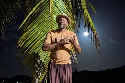 Valer Egouy sous la pleine lune à Trinité en Martinique