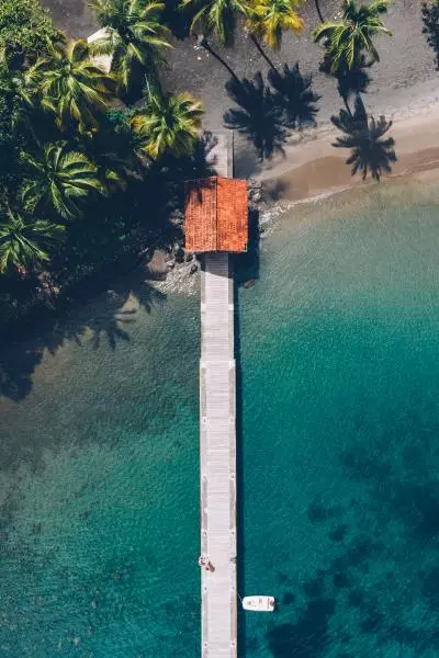 photo drone du ponton de l'anse noire Martinique