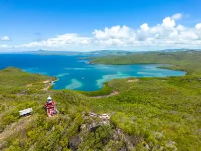 visuel drone de la presqu'île de la caravelle